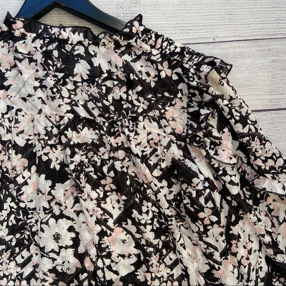 EXPRESS Metallic Floral Ruffle Top - Picture 7 of 12